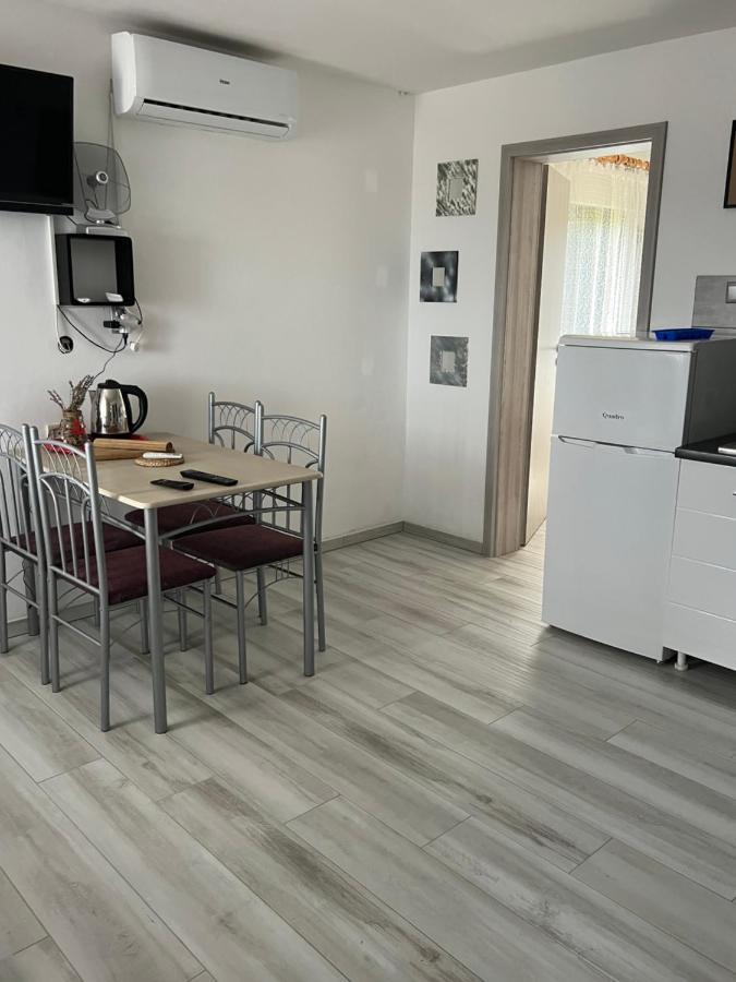 Apartments Linic نين المظهر الخارجي الصورة