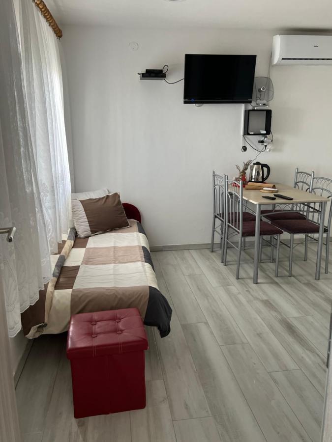 Apartments Linic نين المظهر الخارجي الصورة